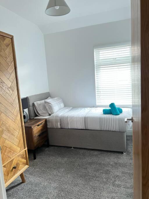 Clare Street - 3 Bedroom House With Private Parking เมอเทอร์ทิดฟิล ภายนอก รูปภาพ